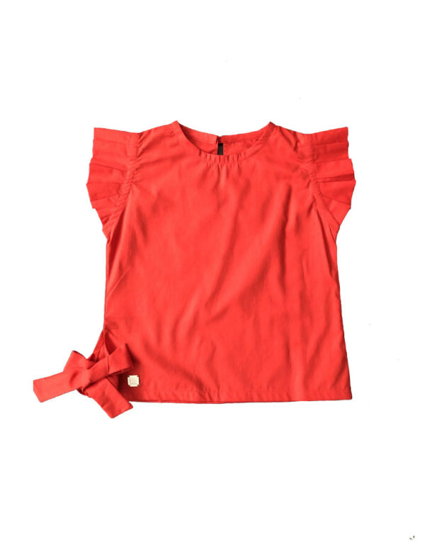 Blusa-con-bobos-en-manga-Roja